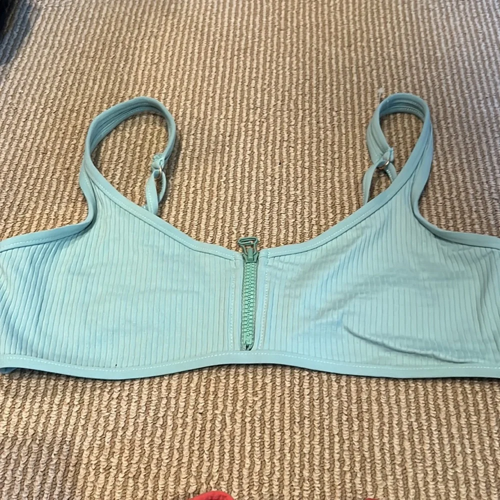 2 NWT TAVIK swim tops size large - Picture 2 of 8